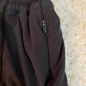 black lululemon shorts